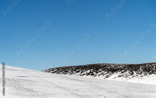 Obraz na płótnie A beautiful view of snow-covered mountains, showcasing the serene and majestic landscape of winter. w salonie