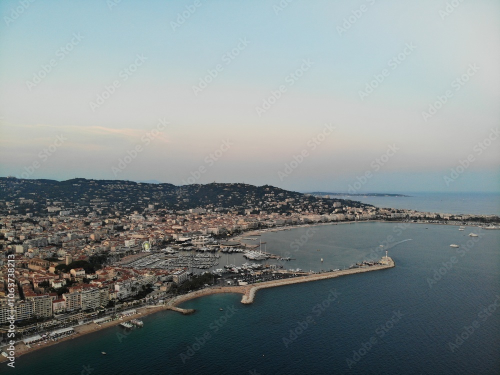Fototapeta premium A photo of a view of a city and a body of water