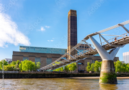 Obraz na płótnie Tate Modern gallery on South bank of Thames river and Millennium bridge, London, UK w salonie