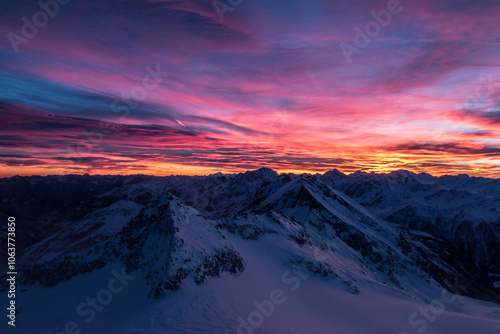 Abendrot über den Bergen photo