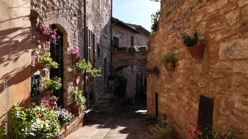 The alleys of the historic center of Spello, a medieval town in Umbria, Italy.
The narrow streets of the center of Spello paved with terracotta bricks.