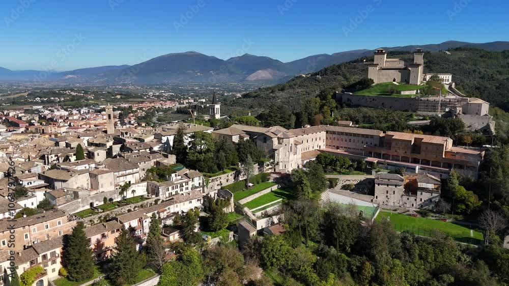 Il centro Storico di Spoleto, Umbria, Italia.
Vista aera panoramica della città di Spoleto. Le chiese, i campanili e le cupole.. Il centro Storico di Spoleto, Umbria, Italia.
Vista aera panoramica della città di Spoleto. Le chiese, i campanili e le cupole..