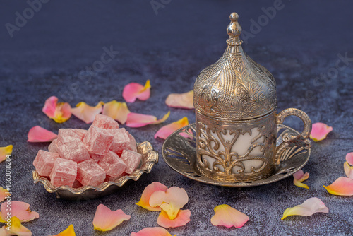 Obraz na płótnie Türkish Isparta's rose delight and Turkish coffee. w salonie