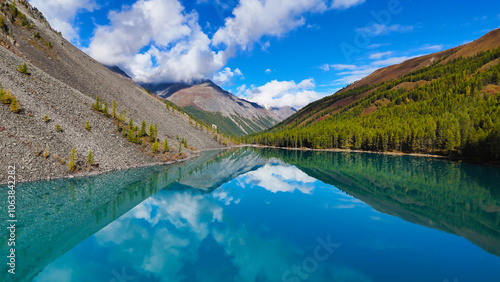 upper Shavlinskoye mountain lake in Altai in autumn with a view of the snow-dusted mountains photo