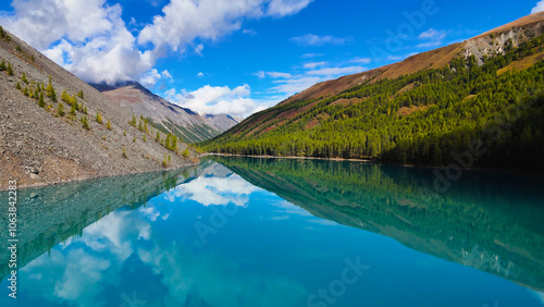 upper Shavlinskoye mountain lake in Altai in autumn with a view of the snow-dusted mountains photo