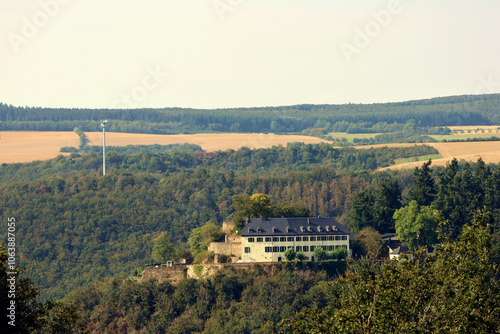 Schloss Wartenstein bei Kirn im Landkreis Bad Kreuznach im deutschen Bundesland Rheinland-Pfalz. Aussicht vom Premium-Wanderweg Vitaltour 3-Burgen-Weg. photo