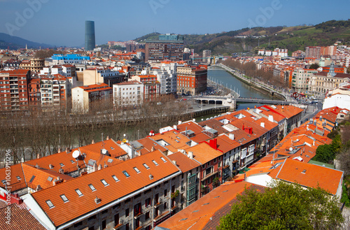 Obraz na płótnie Elevated view of the skyline of Bilbao with the Nervion River at sunset w salonie