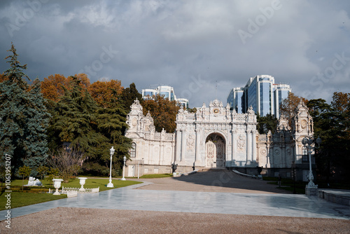 Canvas Print Main gate of Dolmabahce sarayi palace in Besiktas Istanbul.