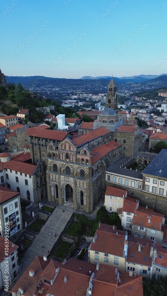 Obraz premium drone photo Le Puy-en-Velay cathedral france europe