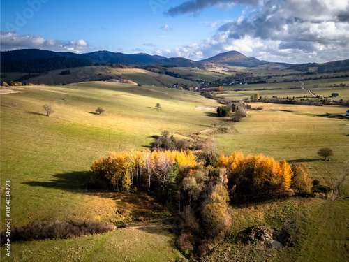 Krajobraz górski Beskid Niskim widok na gorę Lackowa