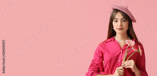 Beautiful young woman holdi...