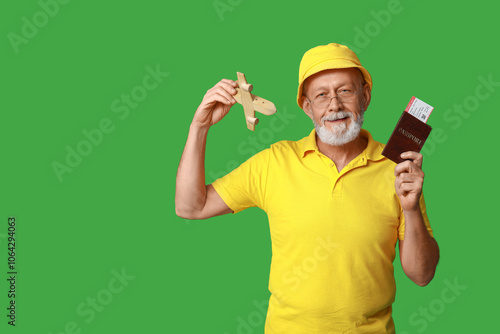 Mature male traveler with p...