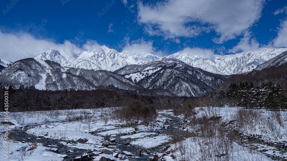 晴天の空と真冬の北アルプス 長野県白馬村 晴天の空と真冬の北アルプス 長野県白馬村