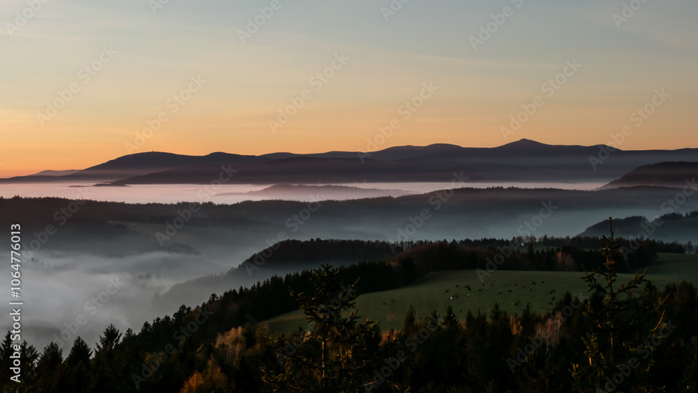 Obraz premium Sunset in the Teplice-Adršpašské rocks. View of the Krkonoše Mountains from the Teplice-Adršpašské rocks.