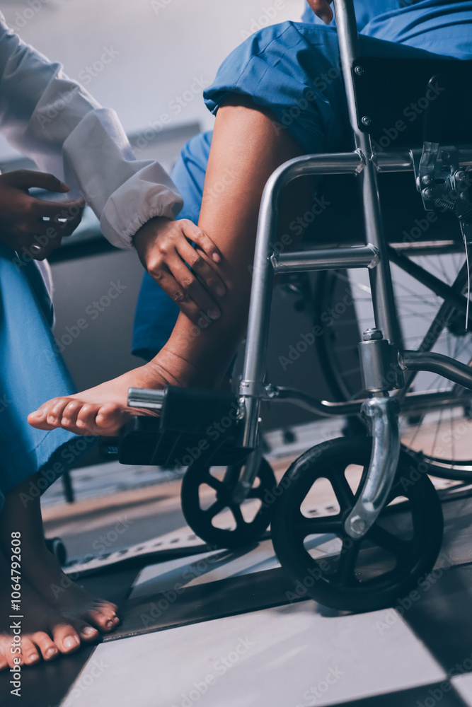 Obraz premium Physiotherapist nurse doing physiotherapy to rehabilitate leg of elderly female patient.