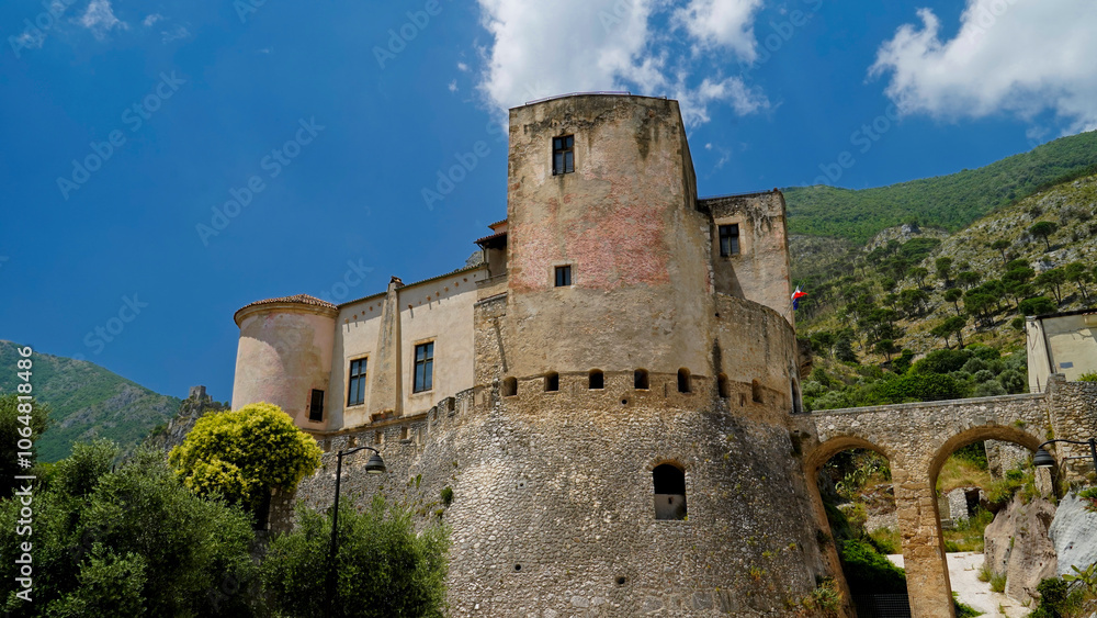 Castello Pandone, lavatoio e peschiera di Venafro, Isernia, Molise, Italia Castello Pandone, lavatoio e peschiera di Venafro, Isernia, Molise, Italia