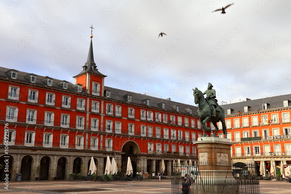 Fototapeta premium plaza mayor in madrid, spain