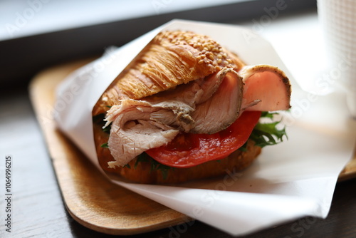 プレッツェルクロワッサンサンド白馬豚