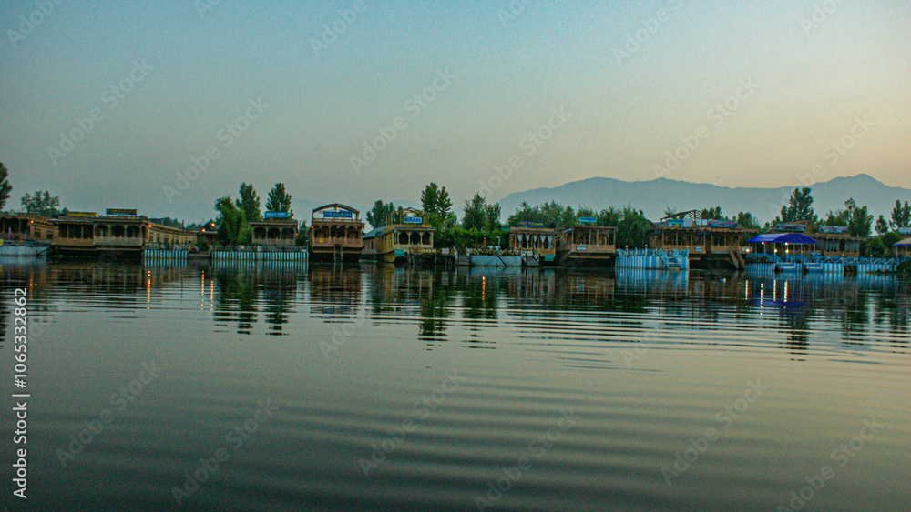Obraz premium Kashmir, Srinagar India -Popular Srinagar Houseboats in Dal Lake. Colorful Shikara ride floating in Dal Lake aka Nigeen lake. Mountain range in Srinagar. Couple Honeymoon Destination.