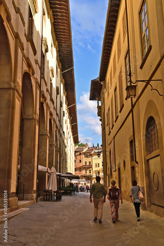 Arezzo, via Vasari e Porticato vasariano - Toscana photo