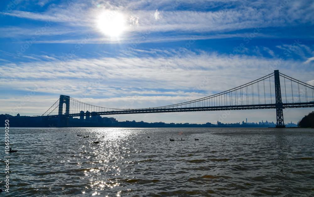 Obraz premium View of the river and the metal George Washington Bridge, New York USA