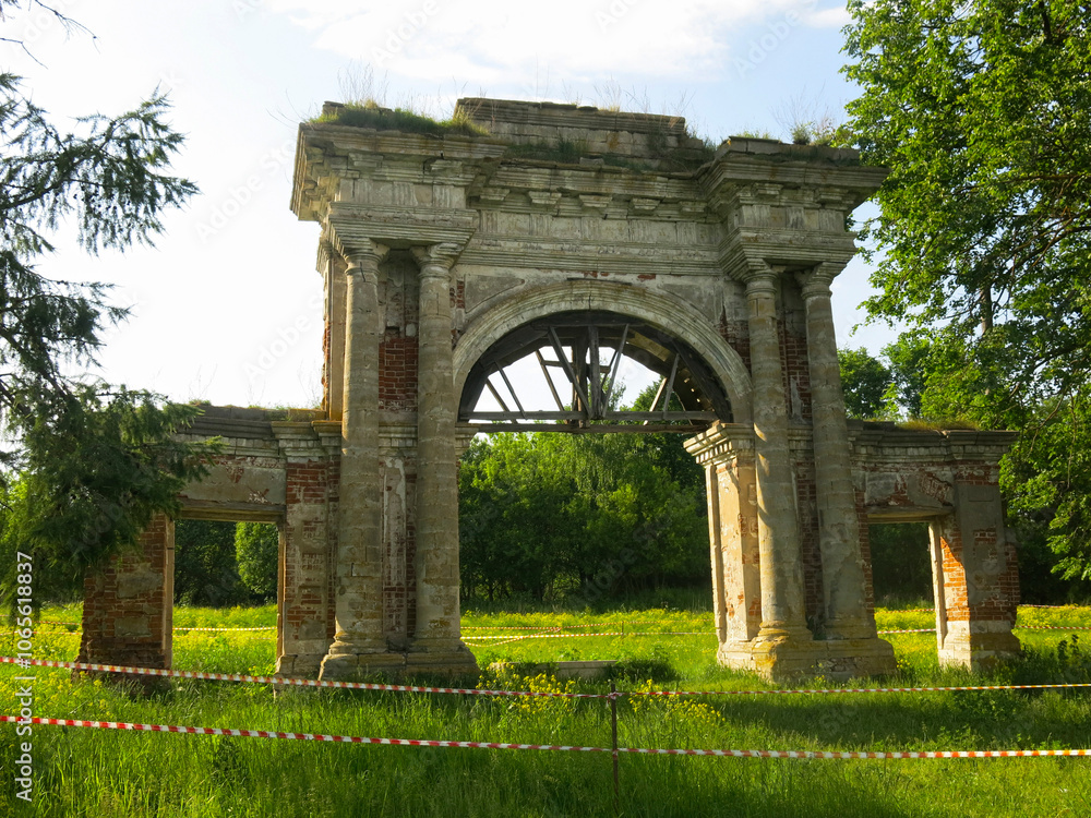 Obraz premium Ruins of Ekaterina Dashkova estate, Troitskoye, Kaluga region