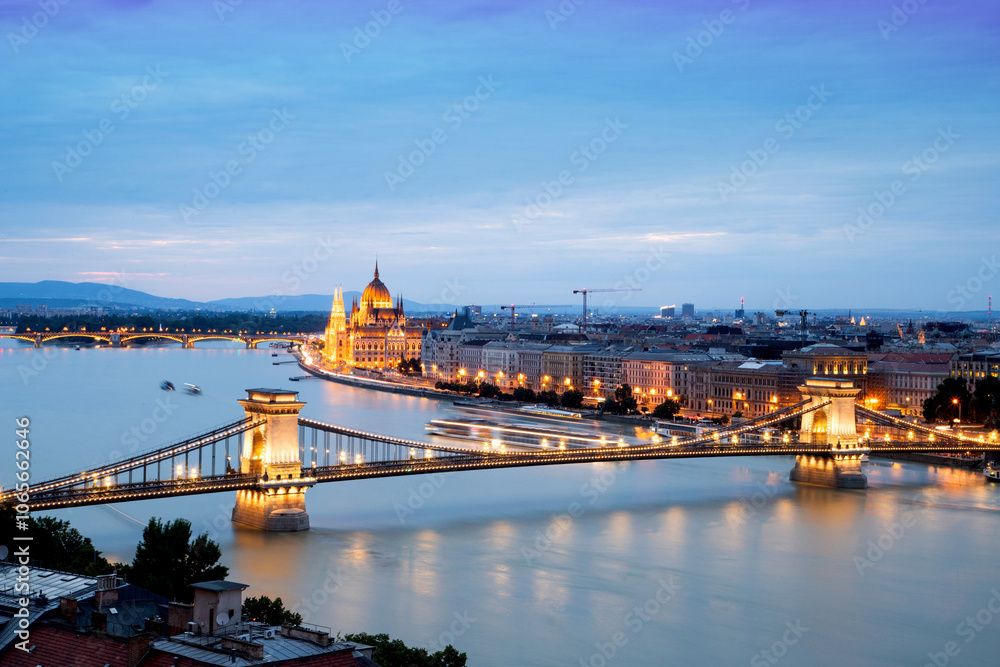 Fototapeta premium panorama of Central Budapest in the evening, with Parliament and Chain Bridge