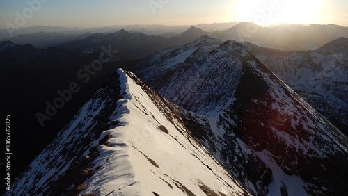 am Verbindungsgrat vom Fuscherkarkopf 3331m zum Sinnwelleck 3261m photo