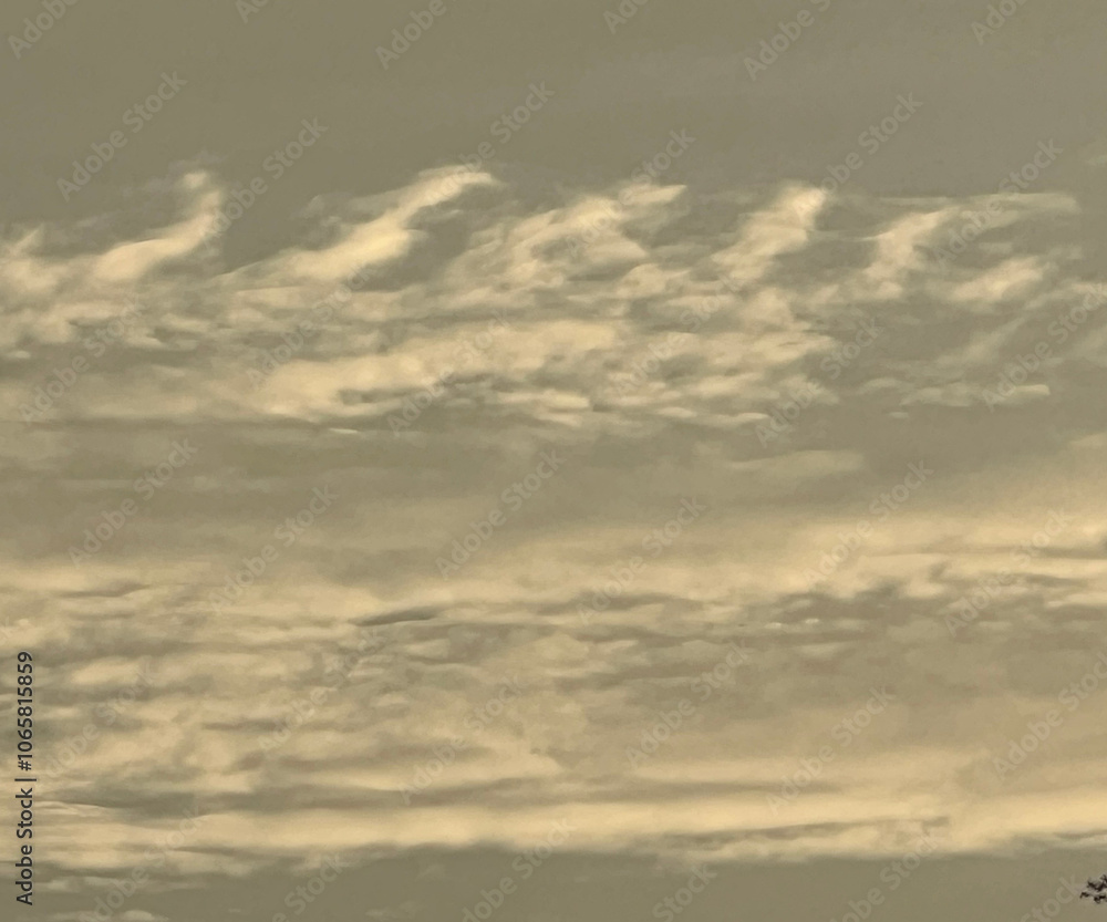 Fototapeta premium cloud pattern in sky yellow and grey