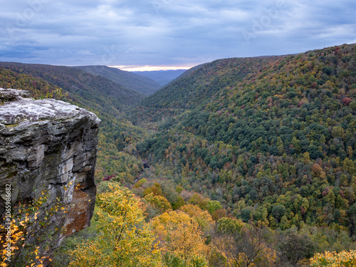 Obraz na płótnie Edge of Eternity: Lindy Point's Autumn Panorama w salonie