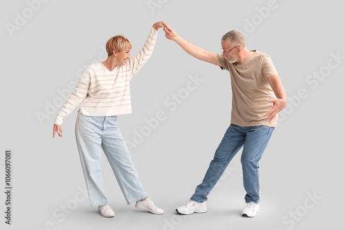 Mature couple dancing on li...