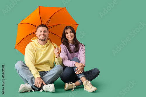 Young couple in autumn clot...