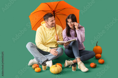 Young couple in autumn clot...