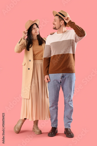Young couple in autumn clot...