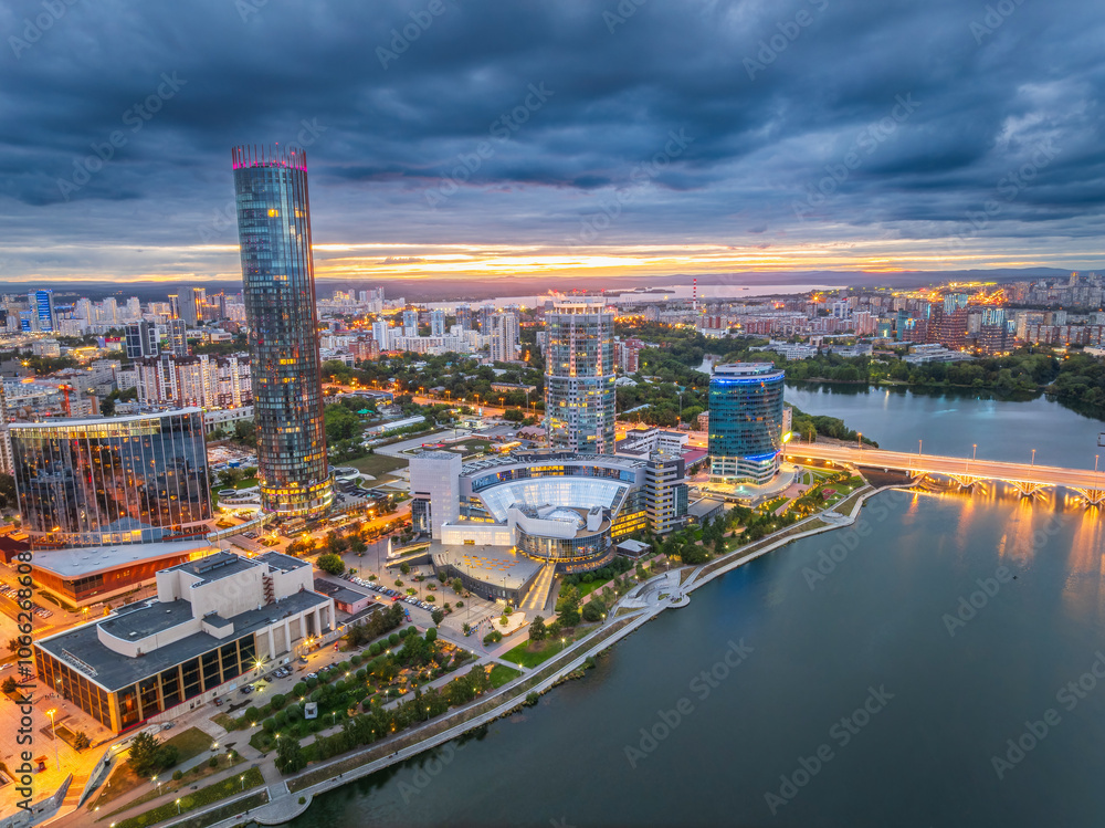 Obraz premium Yekaterinburg city and pond aerial panoramic view at summer or early autumn sunset. Night city in the early autumn or summer.