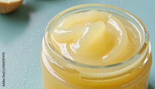 Thick Moisturizing Balm in Glass Jar for Lip Hydration