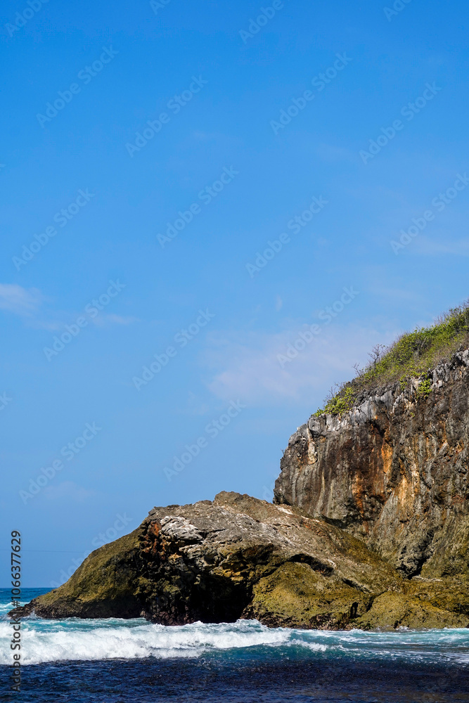 Fototapeta premium Rocky coast of the sea