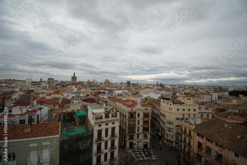 Vistas de la ciudad de Valencia en un día nublado