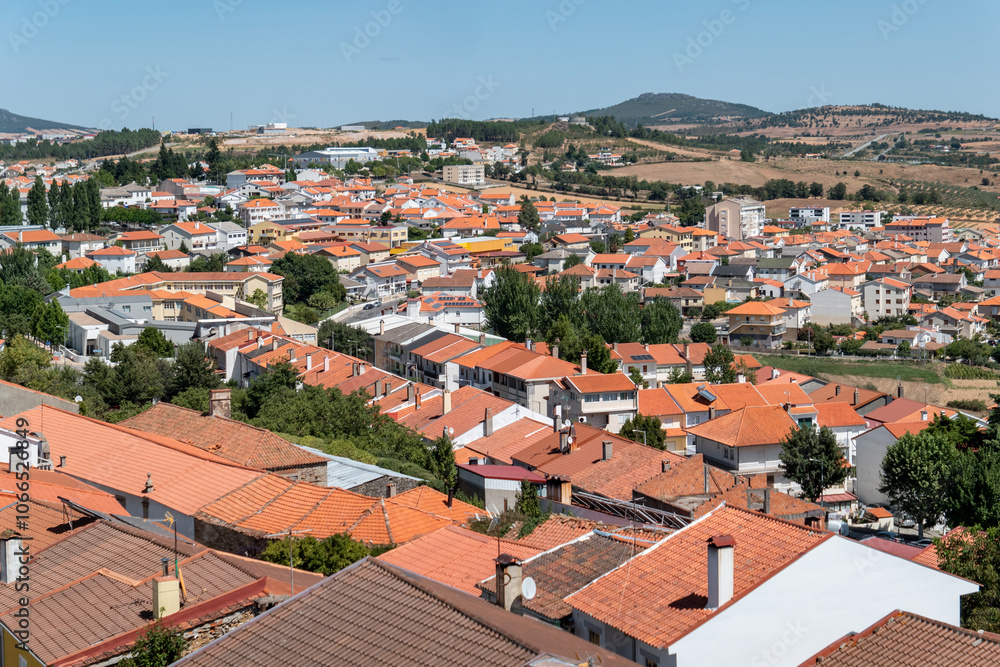 Paisagem urbana da Vila de Mogadouro em Trás-os-Montes, Portugal Paisagem urbana da Vila de Mogadouro em Trás-os-Montes, Portugal