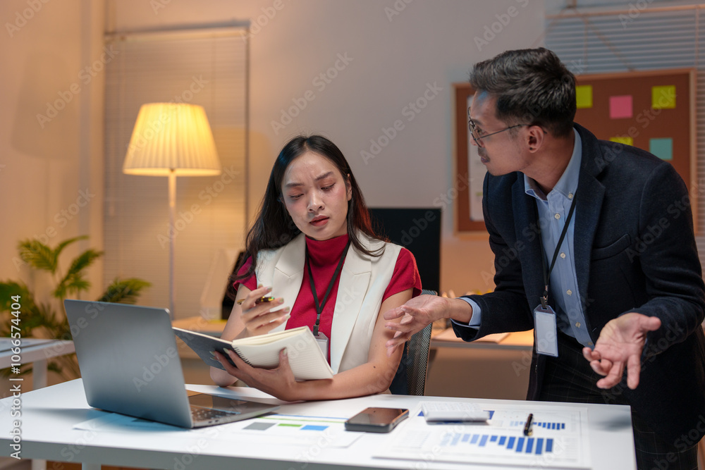 Stressed business team Pressurized by managers, department heads, and blamed on work errors that need to be corrected. Data verification Discuss solutions to solve problems together at the office. Stressed business team Pressurized by managers, department heads, and blamed on work errors that need to be corrected. Data verification Discuss solutions to solve problems together at the office.