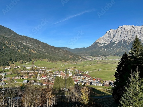 Ausblick vom Grubigstein auf die Zugspitze, Lermoos