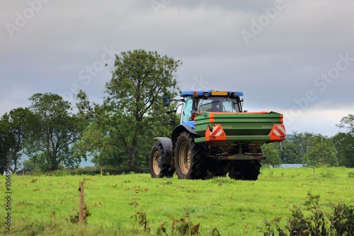 Fototapete Centrifugal fertiliser spreader agricultural machine
