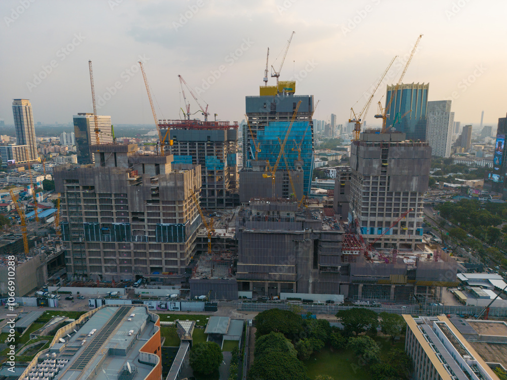 Obraz premium Aerial view construction site building with crane modern office in city park