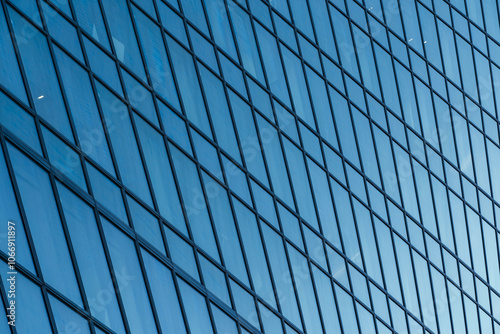 Obraz na płótnie The Reflection of Modern Architecture Seen in a Beautiful Glass Facade of a Building w salonie