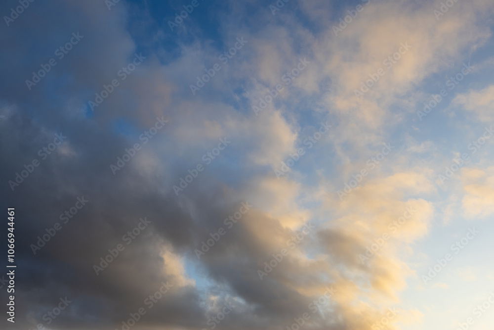 Fototapeta premium Beautiful cloud formation on blue sky.