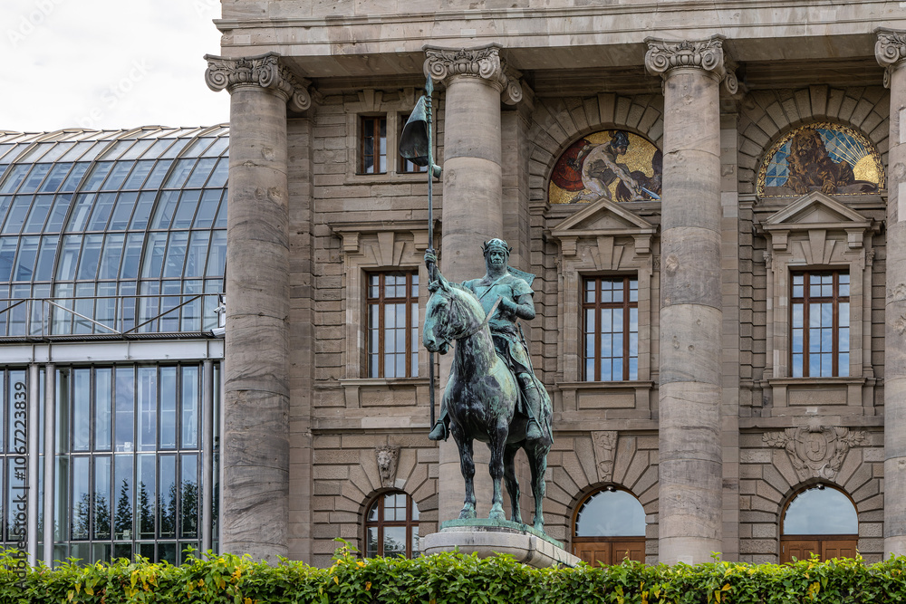 Obraz premium Otto I. of Wittelsbach in front of the bavarian state chancellery Munich,Germany