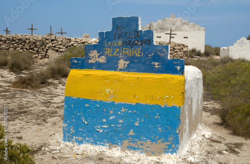 Cimetière des marins, Ile Nosy Satrana, Madagascar photo