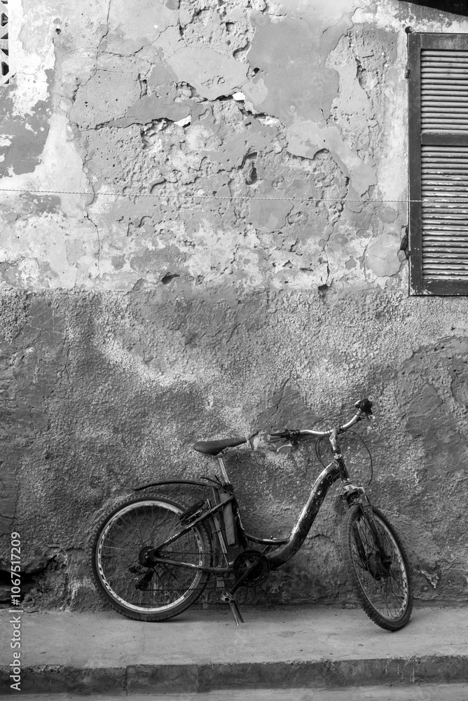 Ancien bâtiment dans la vieille ville de Saint Louis du Sénégal en Afrique de l'ouest Ancien bâtiment dans la vieille ville de Saint Louis du Sénégal en Afrique de l'ouest