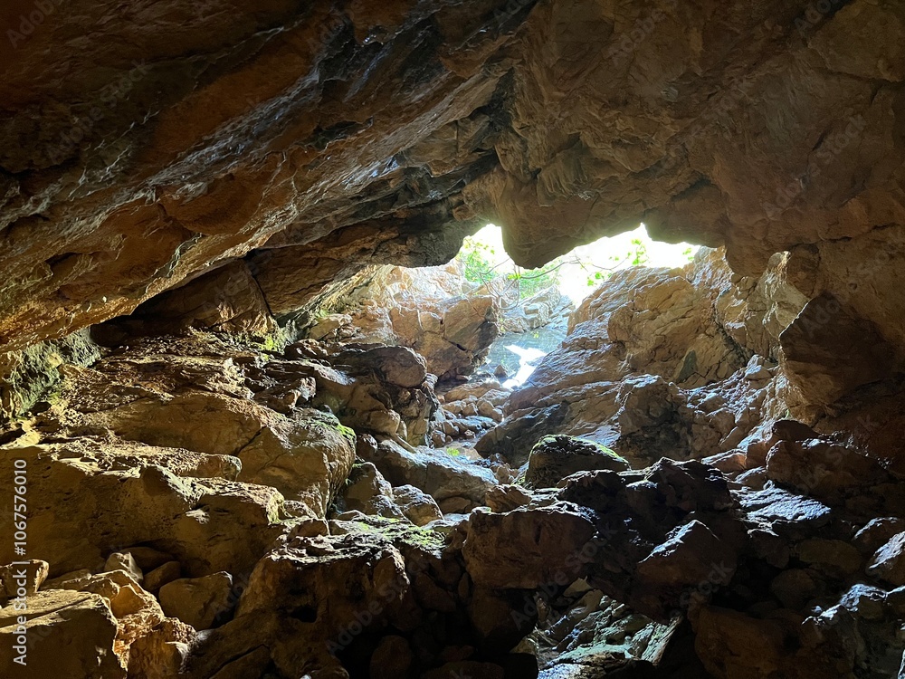 Cave Cavlinska pecina near Obrovac, Croatia - Čavlinska pećina ili izvorišna špilja Čavlinska peć pored rijeke Zrmanje - Muškovci, Hrvatska Cave Cavlinska pecina near Obrovac, Croatia - Čavlinska pećina ili izvorišna špilja Čavlinska peć pored rijeke Zrmanje - Muškovci, Hrvatska