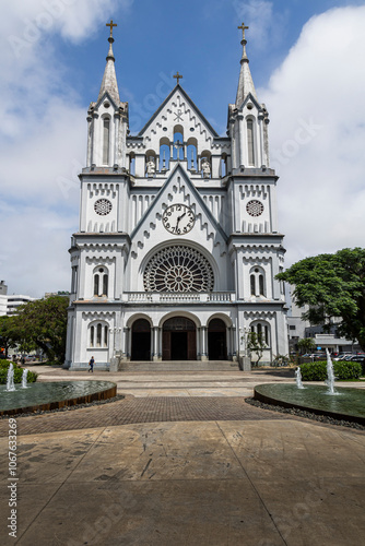 Arquitetura externa da Igreja Matriz - Paróquia Santíssimo Sacramento, Itajaí, Santa Catarina, Brasil